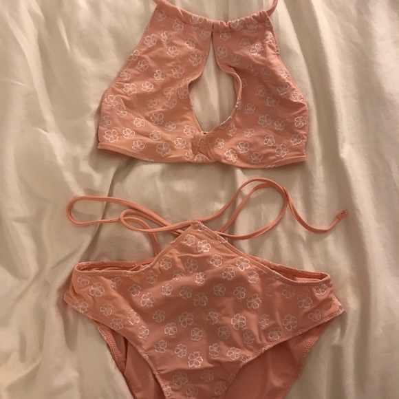 Like new for love and lemon bikini - Picture 2 of 3